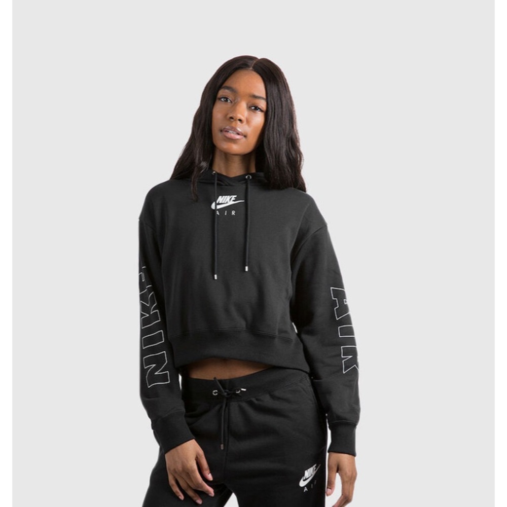 Women's Pullover Hoodie
Nike Air Essential